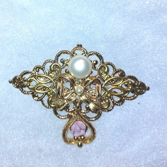 Upcycled Vintage Porcelain Rose & Pearl Victorian Goldtone Brooch - Picture 2 of 8